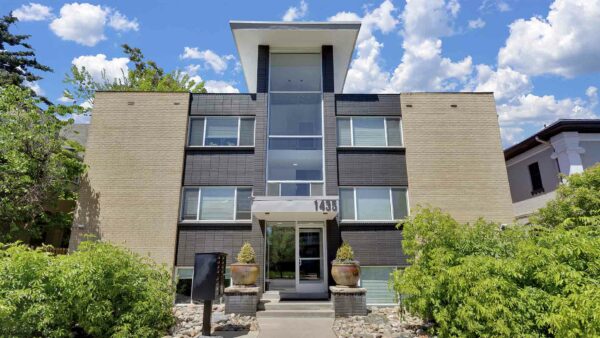 1435 Franklin apartment exterior with classic brick construction.
