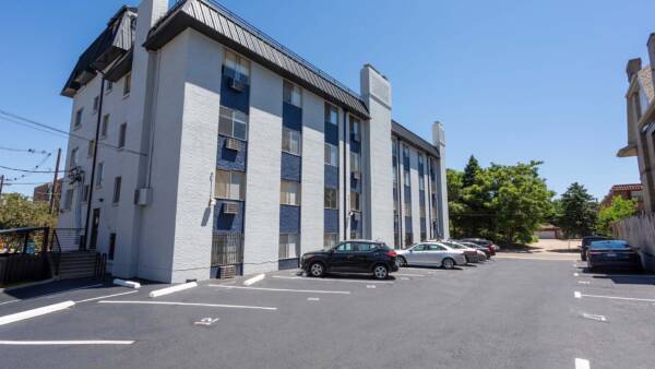 899 Washington apartments with grey brick construction and ample parking.