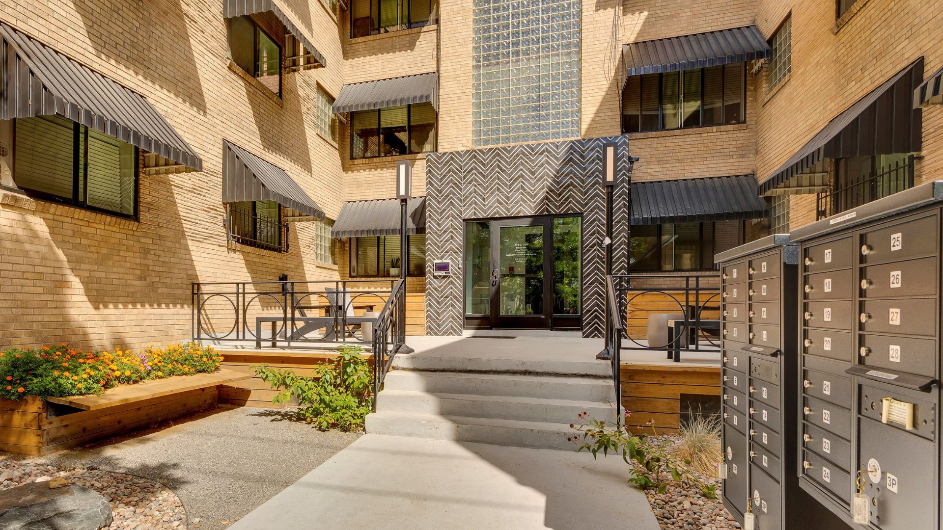 611 E 11th ave apartments entryway